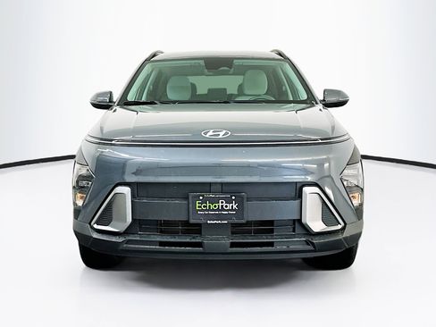 Used 2025 Hyundai Kona SEL image 2