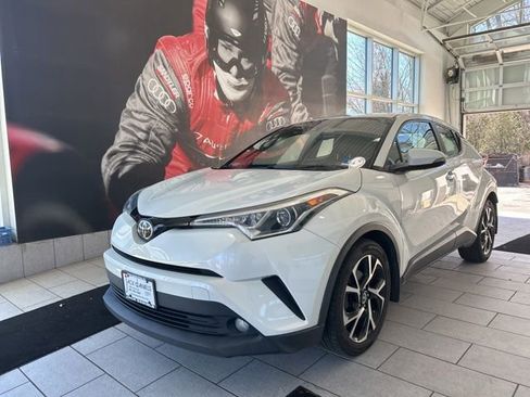 Used 2018 Toyota C-HR XLE image 1