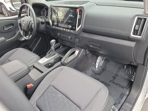 Certified 2025 Nissan Frontier SV RWD image 22