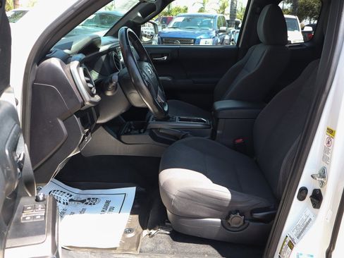 Used 2016 Toyota Tacoma TRD Sport image 17