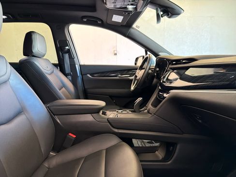 Used 2025 Cadillac XT6 Premium Luxury image 27