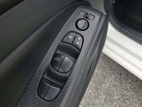 Used 2025 Nissan Altima 2.5 SV image 17