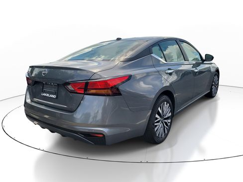 Used 2025 Nissan Altima 2.5 SV image 4