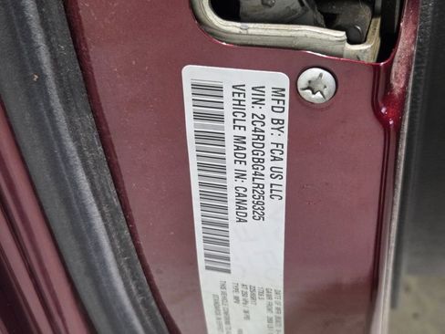 Used 2020 Dodge Grand Caravan SE image 23