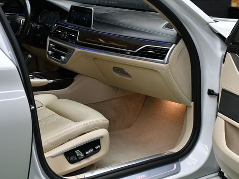 Used 2016 BMW 750i RWD image 48