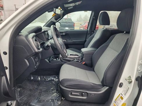 Used 2020 Toyota Tacoma TRD Sport w/ Technology Package image 21