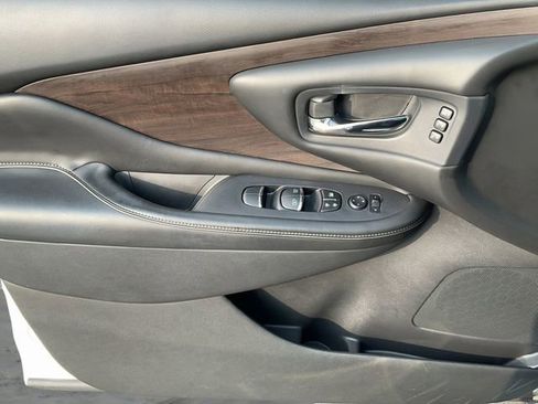 Used 2019 Nissan Murano Platinum w/ Cargo Package image 11
