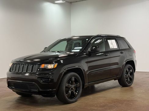 Used 2020 Jeep Grand Cherokee Altitude AWD/4WD image 28