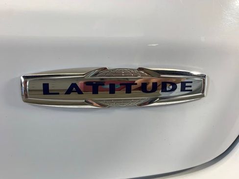 Used 2024 Jeep Compass Latitude AWD/4WD image 36