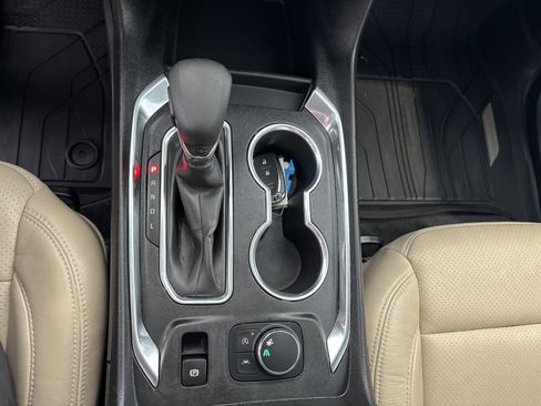 Used 2022 Chevrolet Traverse LS w/ Midnight/Sport Edition FWD image 15