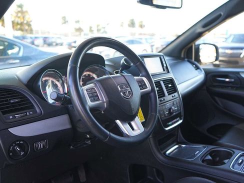Used 2018 Dodge Grand Caravan GT image 2