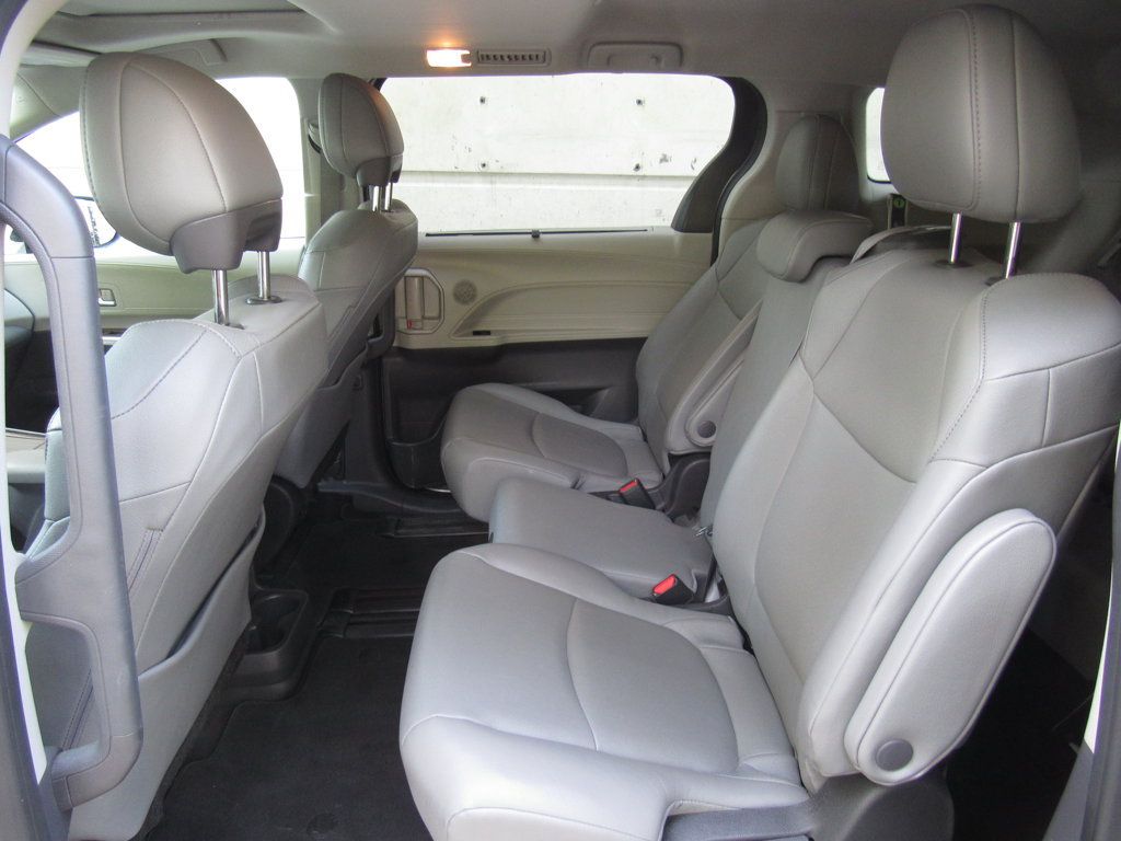 Certified 2024 Toyota Sienna XLE FWD image 15