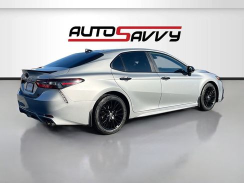 Used 2022 Toyota Camry SE w/ Carpet Mat Package (TMS) AWD/4WD image 7