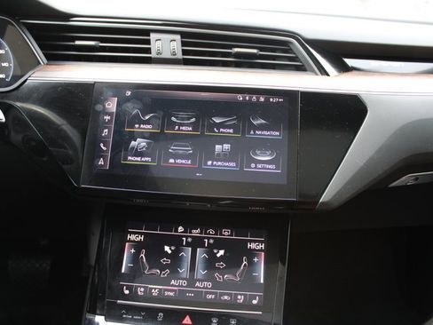 Used 2019 Audi e-tron Premium Plus image 18