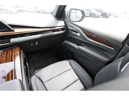 Used 2024 Cadillac Escalade ESV Luxury RWD image 10