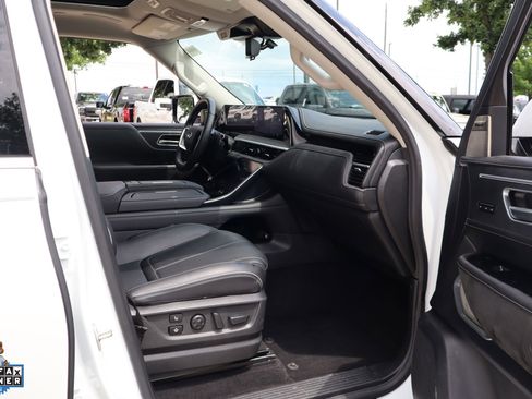 Used 2025 INFINITI QX80 Sensory AWD/4WD image 35