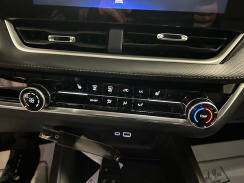 Used 2025 Chevrolet Equinox LT image 18