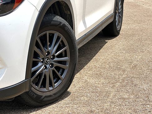 Used 2020 MAZDA CX-5 Touring FWD image 3