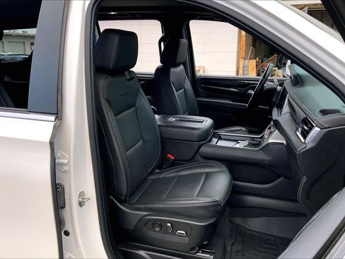 Used 2023 GMC Yukon Denali image 8