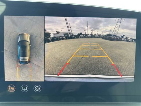 Certified 2024 Cadillac Lyriq Luxury AWD/4WD image 15