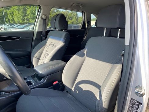 Used 2019 Kia Sorento S FWD image 12