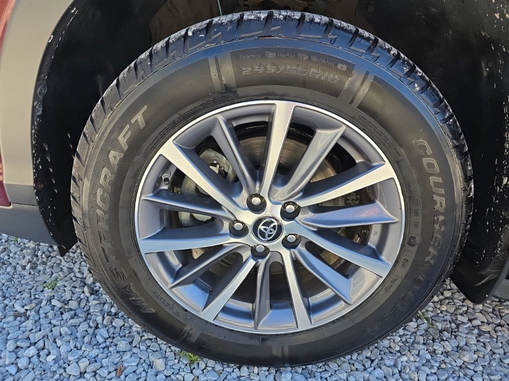Certified 2019 Toyota Highlander XLE w/ Protection Package #3 AWD/4WD image 10