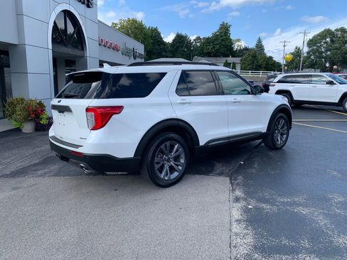 Used 2021 Ford Explorer XLT w/ Equipment Group 202A image 8