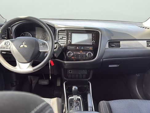 Used 2018 Mitsubishi Outlander ES image 17