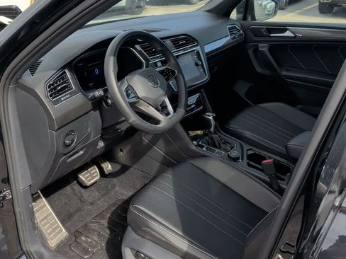 Used 2022 Volkswagen Tiguan SE R-Line image 2