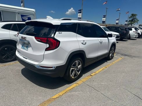 Used 2021 GMC Terrain SLT FWD image 2