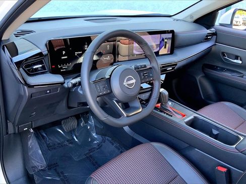 Used 2025 Nissan Kicks SR image 7