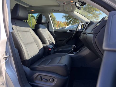 Used 2017 Volkswagen Tiguan Sport image 14