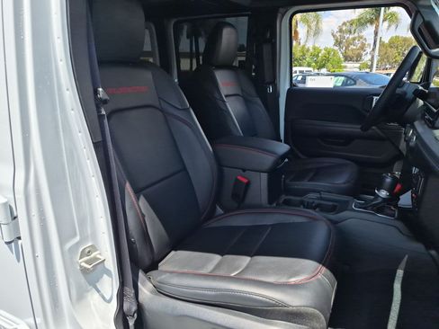 Used 2024 Jeep Wrangler Unlimited Rubicon AWD/4WD image 31