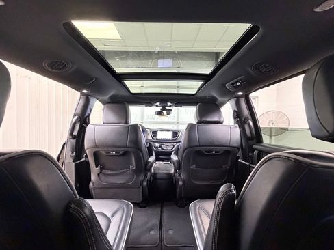 Used 2025 Chrysler Pacifica Limited FWD image 28