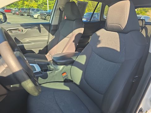 Used 2023 Toyota RAV4 XLE w/ Convenience Package FWD image 15