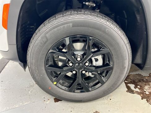 New 2025 Jeep Grand Cherokee Altitude w/ Trailer Tow Package image 26