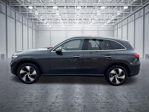 Used 2024 Mercedes-Benz GLC 300 4MATIC image 4
