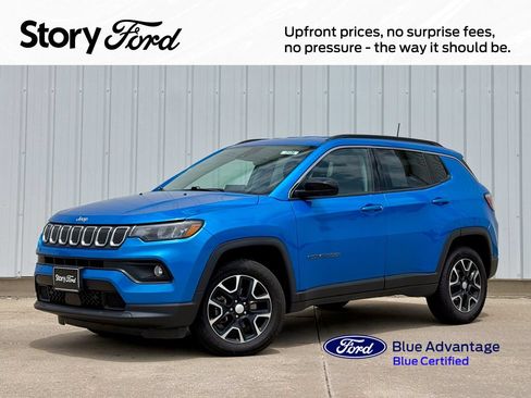 Used 2022 Jeep Compass Latitude w/ Convenience Group AWD/4WD image 1
