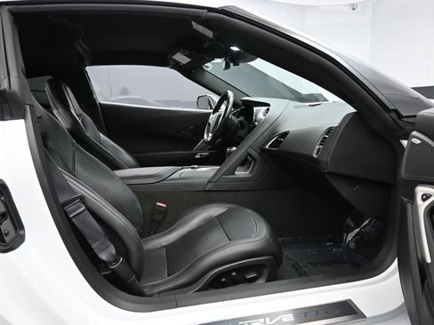Used 2018 Chevrolet Corvette Stingray Coupe RWD image 27