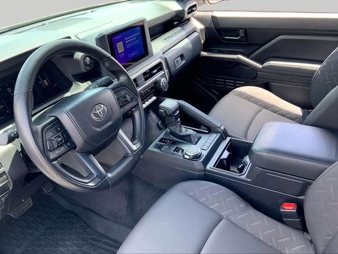 Used 2025 Toyota Tacoma SR AWD/4WD image 18