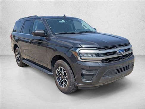 Used 2024 Ford Expedition XLT AWD/4WD image 3
