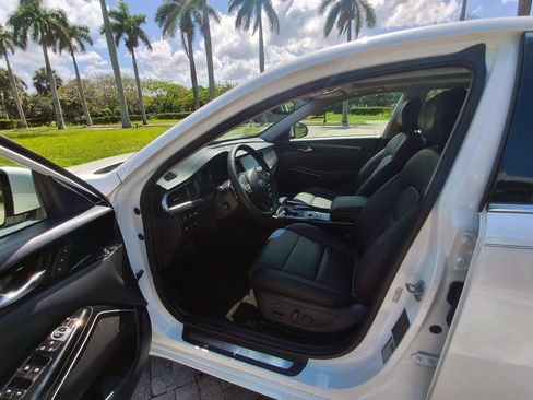 Used 2019 Kia Cadenza Limited FWD image 4