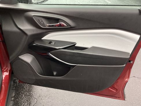 Used 2025 Chevrolet Trax LT w/ LT Convenience Package image 22