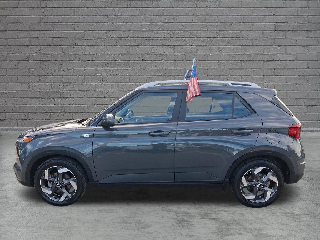 Used 2026 Hyundai Venue SEL FWD image 4