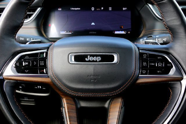 Used 2024 Jeep Grand Cherokee L Summit w/ Luxury Tech Group V AWD/4WD image 14