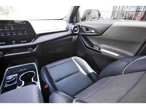 Used 2026 Chevrolet Equinox LT w/ Convenience Package II FWD image 11