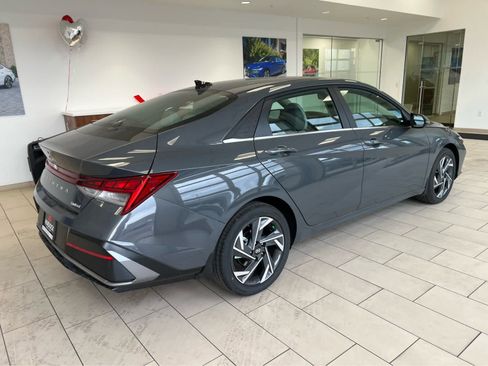New 2026 Hyundai Elantra Limited FWD image 7