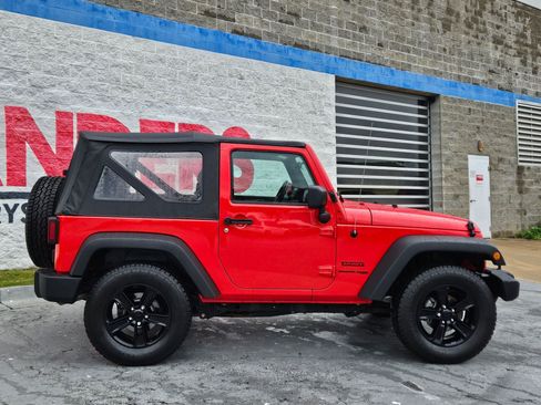Used 2018 Jeep Wrangler Sport w/ Connectivity Group AWD/4WD image 8