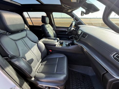 Used 2024 Jeep Wagoneer Series II w/ Premium Group I image 19