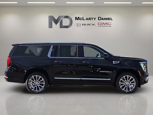 New 2026 GMC Yukon XL Denali w/ Denali Reserve Package AWD/4WD image 6